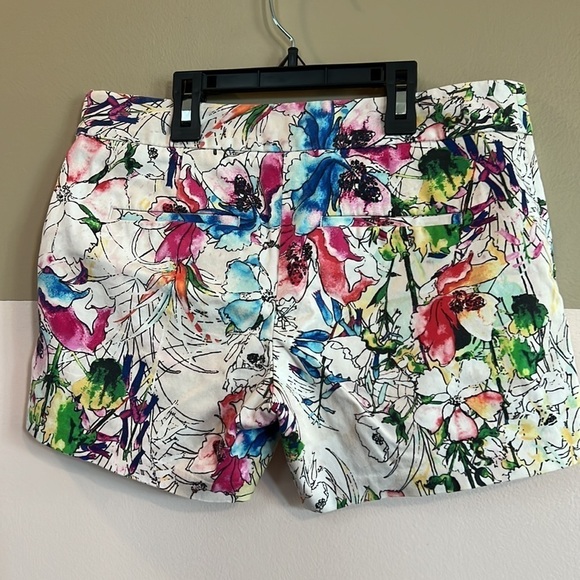 Express Women's flowered shorts size 0 - Picture 4 of 6